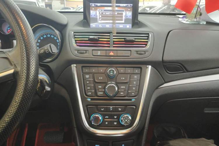Used Buick Encore 2015 1.4T Automatic Two-Wheel Drive Urban Elite Version Audio And AC Panel