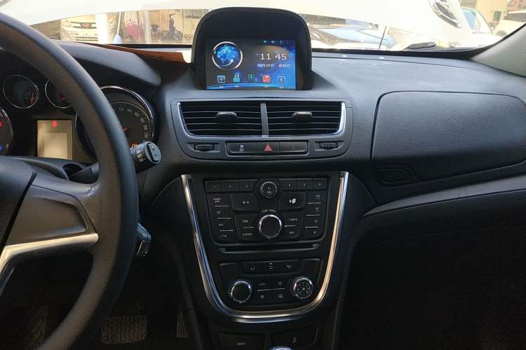 Used Buick Encore 2015 1.4T Automatic Two-Wheel Drive Urban Elite Version Audio And AC Panel
