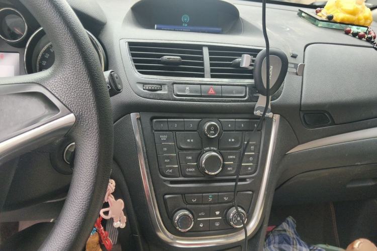 Used Buick Encore 2015 1.4T Automatic Two-Wheel Drive Urban Elite Version Audio And AC Panel