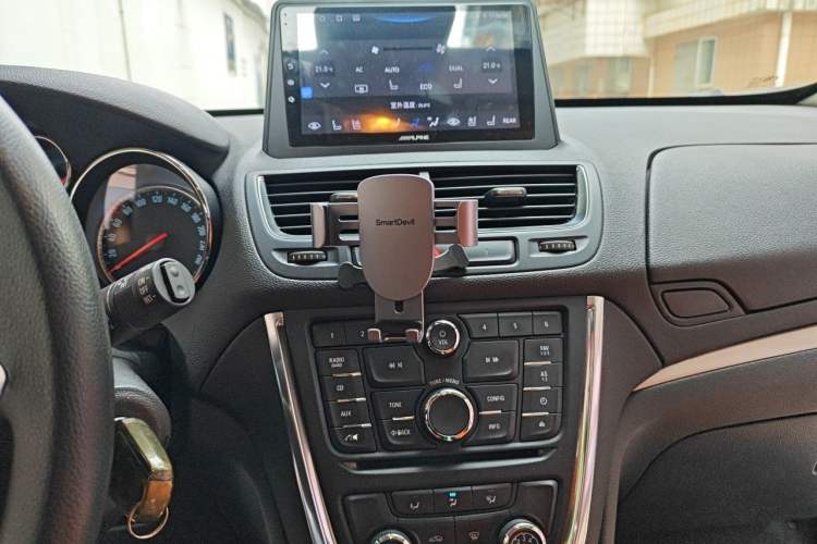 Used Buick Encore 2015 1.4T Automatic Two-Wheel Drive Urban Elite Version Audio And AC Panel