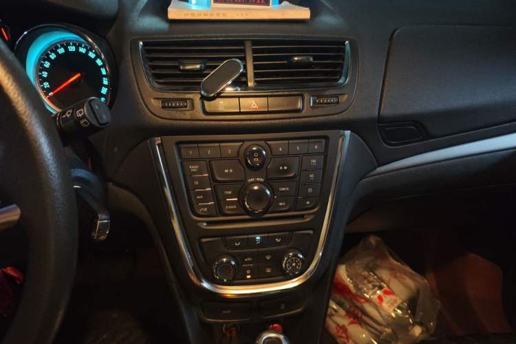 Used Buick Encore 2015 1.4T Automatic Two-Wheel Drive Urban Elite Version Audio And AC Panel