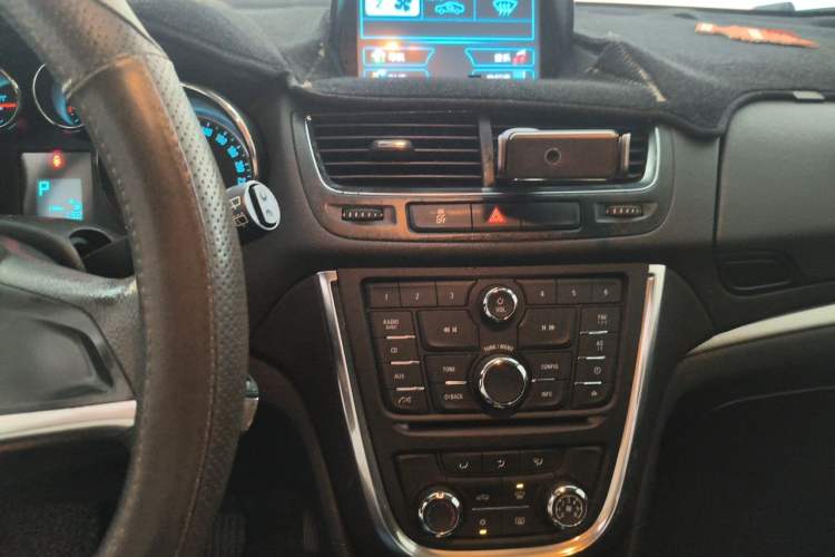 Used Buick Encore 2015 1.4T Automatic Two-Wheel Drive Urban Elite Version Audio And AC Panel
