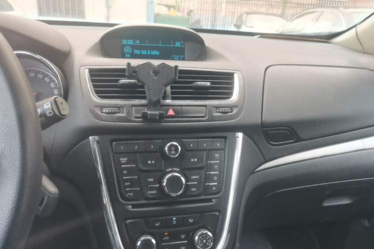 Used Buick Encore 2015 1.4T Automatic Two-Wheel Drive Urban Elite Version Audio And AC Panel