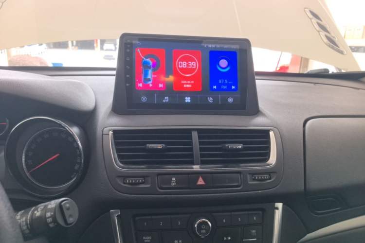 Used Buick Encore 2015 1.4T Automatic Two-Wheel Drive Urban Elite Version Audio And AC Panel