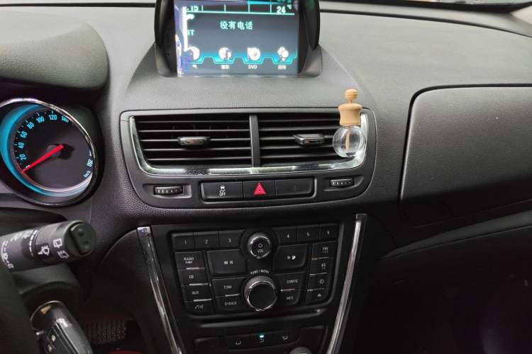 Used Buick Encore 2015 1.4T Automatic Two-Wheel Drive Urban Elite Version Audio And AC Panel