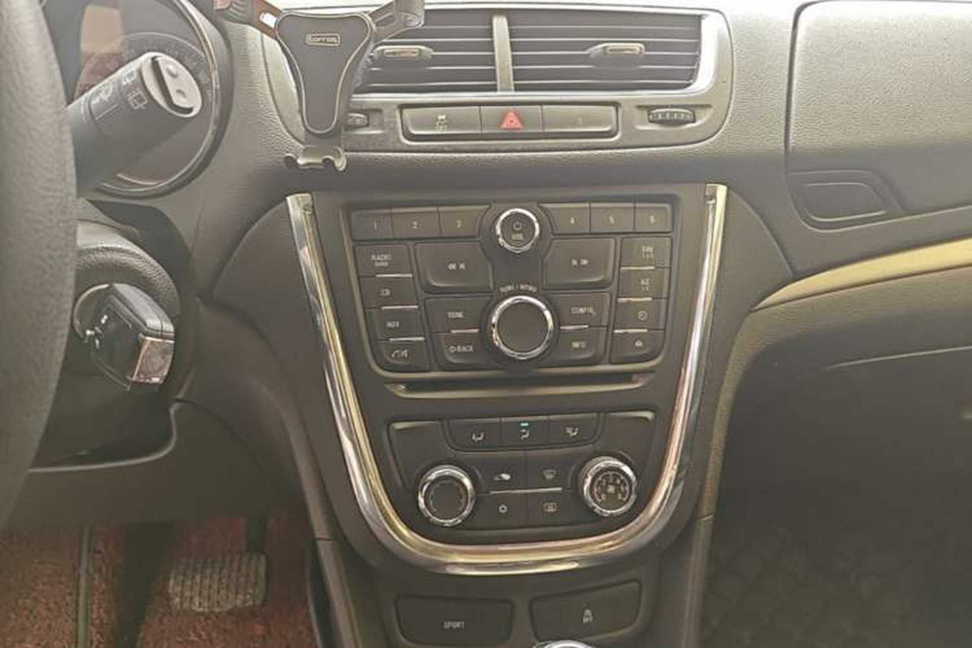 Used Buick Encore 2015 1.4T Automatic Two-Wheel Drive Urban Elite Version Audio And AC Panel