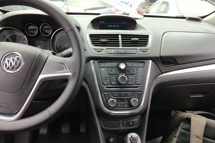 Used Buick Encore 2015 1.4T Manual Two-Wheel Drive Urban Advanced Model Audio And AC Panel