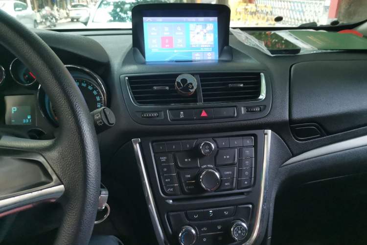 Used Buick Encore 2015 1.4T Automatic Two-Wheel Drive Urban Elite Version Audio And AC Panel