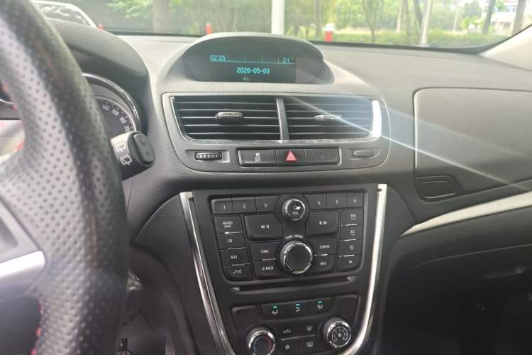 Used Buick Encore 2015 1.4T Automatic Two-Wheel Drive Urban Elite Version Audio And AC Panel