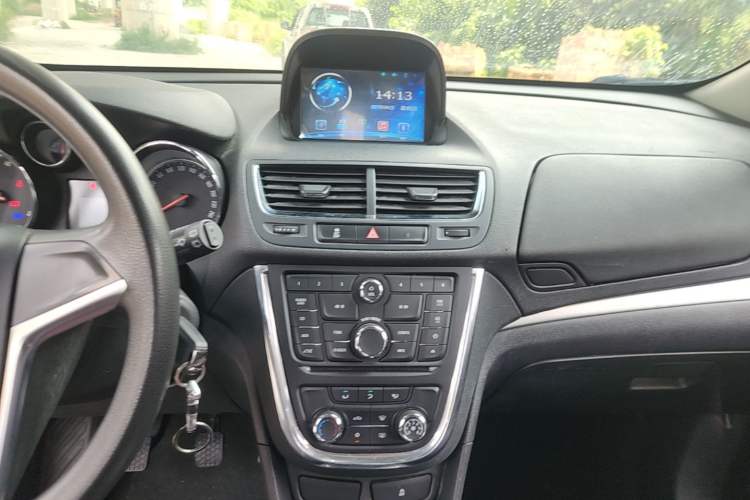 Used Buick Encore 2015 1.4T Manual Two-Wheel Drive Urban Advanced Model Audio And AC Panel