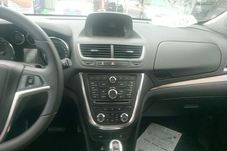 Used Buick Encore 2015 1.4T Automatic Two-Wheel Drive Urban Leading Model Audio And AC Panel