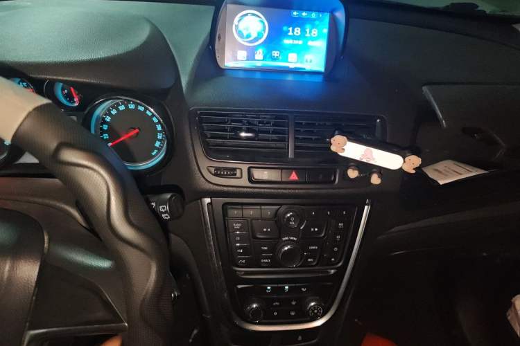 Used Buick Encore 2015 1.4T Manual Two-Wheel Drive Urban Advanced Model Audio And AC Panel