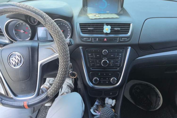 Used Buick Encore 2015 1.4T Manual Two-Wheel Drive Urban Advanced Model Audio And AC Panel