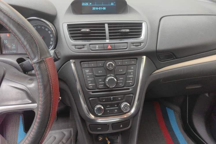 Used Buick Encore 2015 1.4T Automatic Two-Wheel Drive Urban Elite Version Audio And AC Panel