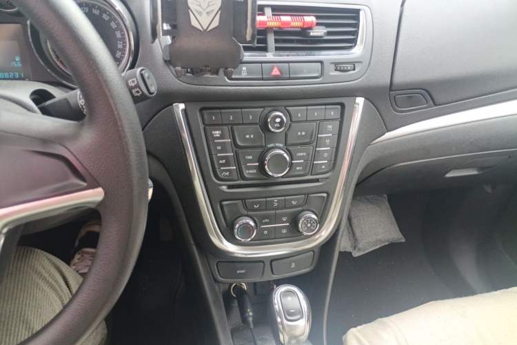 Used Buick Encore 2015 1.4T Automatic Two-Wheel Drive Urban Elite Version Audio And AC Panel