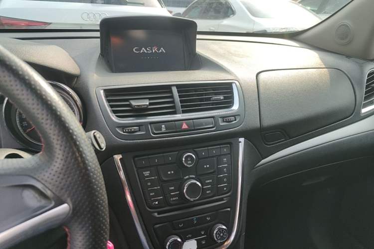 Used Buick Encore 2015 1.4T Automatic Two-Wheel Drive Urban Elite Version Audio And AC Panel