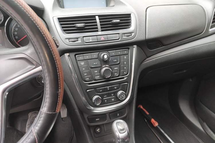 Used Buick Encore 2015 1.4T Automatic Two-Wheel Drive Urban Elite Version Audio And AC Panel