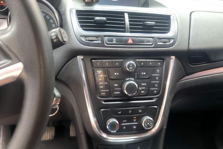 Used Buick Encore 2015 1.4T Automatic Two-Wheel Drive Urban Elite Version Audio And AC Panel