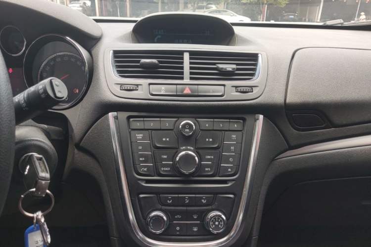 Used Buick Encore 2015 1.4T Automatic Two-Wheel Drive Urban Elite Version Audio And AC Panel