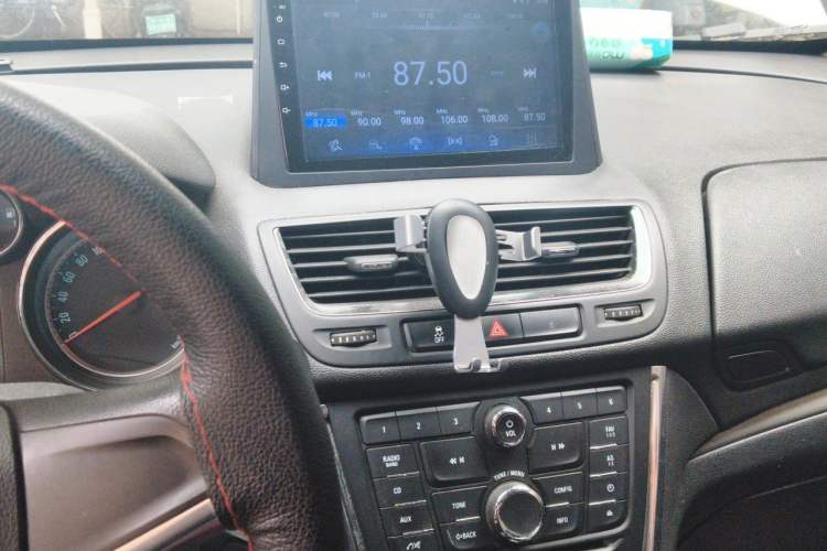 Used Buick Encore 2015 1.4T Automatic Two-Wheel Drive Urban Elite Version Audio And AC Panel
