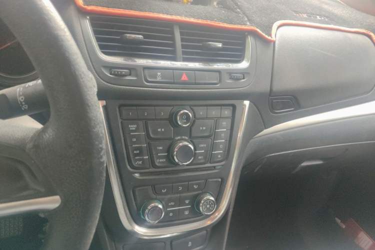 Used Buick Encore 2015 1.4T Automatic Two-Wheel Drive Urban Elite Version Audio And AC Panel