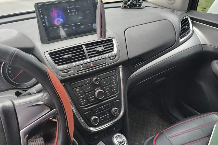 Used Buick Encore 2015 1.4T Automatic Two-Wheel Drive Urban Elite Version Audio And AC Panel