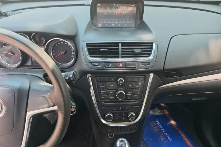 Used Buick Encore 2015 1.4T Automatic Two-Wheel Drive Urban Elite Version Audio And AC Panel
