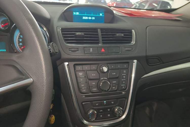 Used Buick Encore 2015 1.4T Automatic Two-Wheel Drive Urban Elite Version Audio And AC Panel