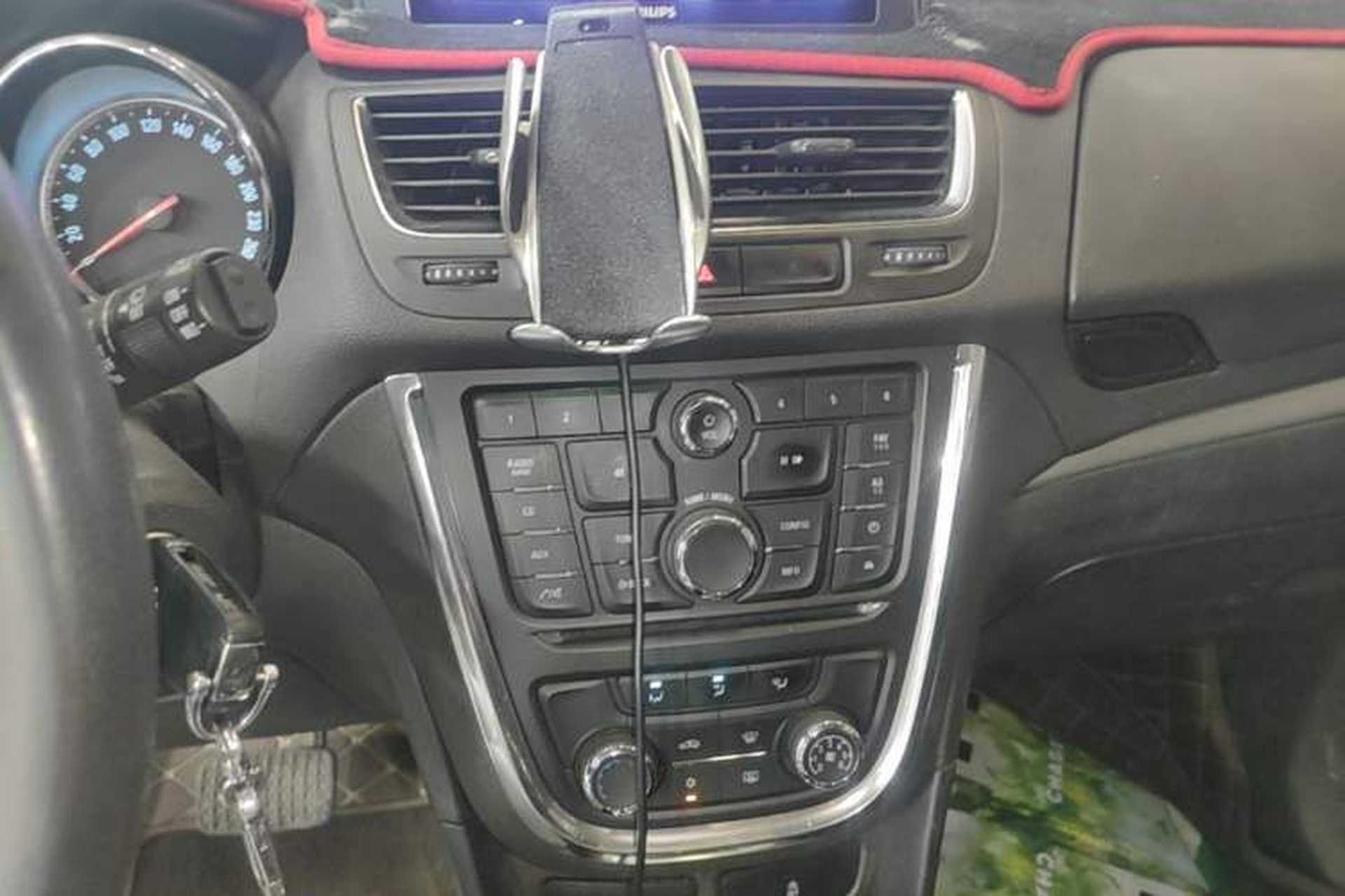 Used Buick Encore 2015 1.4T Automatic Two-Wheel Drive Urban Elite Version Audio And AC Panel
