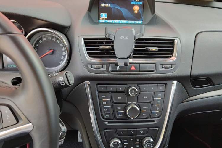 Used Buick Encore 2015 1.4T Automatic Two-Wheel Drive Urban Leading Model Audio And AC Panel