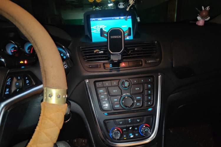Used Buick Encore 2015 1.4T Automatic Two-Wheel Drive Urban Leading Model Audio And AC Panel