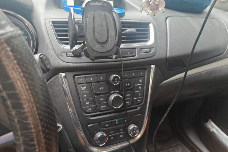 Used Buick Encore 2015 1.4T Automatic Two-Wheel Drive Urban Elite Version Audio And AC Panel