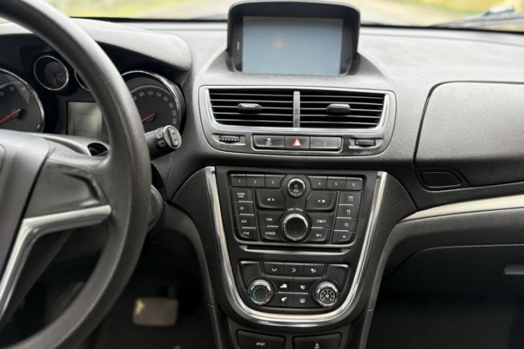 Used Buick Encore 2015 1.4T Automatic Two-Wheel Drive Urban Elite Version Audio And AC Panel
