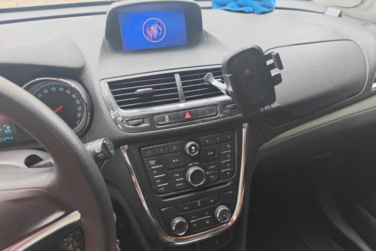 Used Buick Encore 2015 1.4T Automatic Two-Wheel Drive Urban Elite Version Audio And AC Panel