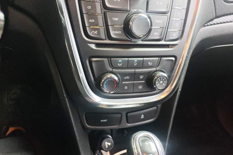 Used Buick Encore 2015 1.4T Automatic Two-Wheel Drive Urban Elite Version Audio And AC Panel
