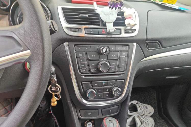 Used Buick Encore 2015 1.4T Automatic Two-Wheel Drive Urban Elite Version Audio And AC Panel