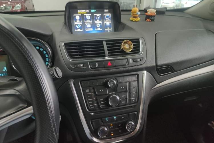 Used Buick Encore 2015 1.4T Automatic Two-Wheel Drive Urban Elite Version Audio And AC Panel