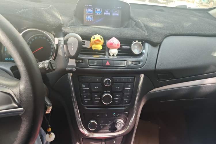Used Buick Encore 2015 1.4T Automatic Two-Wheel Drive Urban Elite Version Audio And AC Panel