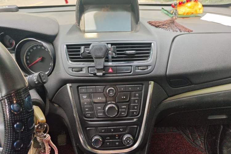 Used Buick Encore 2015 1.4T Manual Two-Wheel Drive Urban Advanced Model Audio And AC Panel