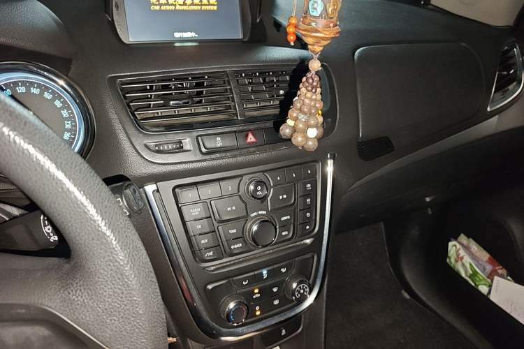 Used Buick Encore 2015 1.4T Automatic Two-Wheel Drive Urban Elite Version Audio And AC Panel