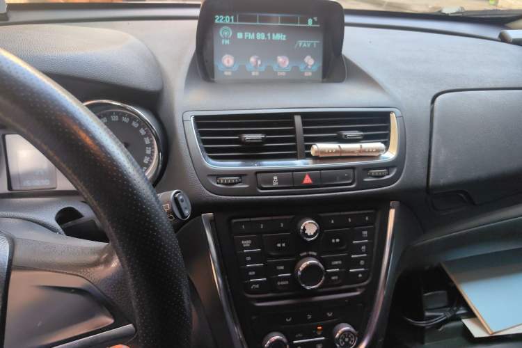 Used Buick Encore 2015 1.4T Automatic Two-Wheel Drive Urban Elite Version Audio And AC Panel