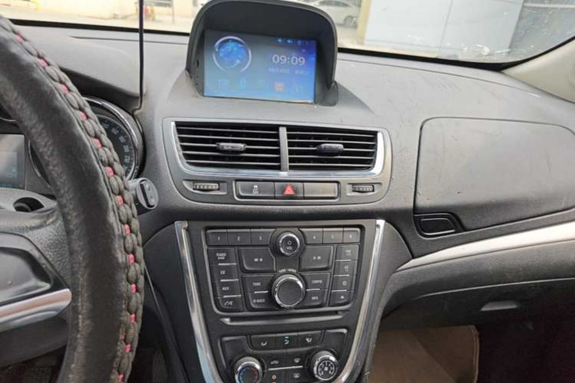 Used Buick Encore 2015 1.4T Manual Two-Wheel Drive Urban Advanced Model Audio And AC Panel