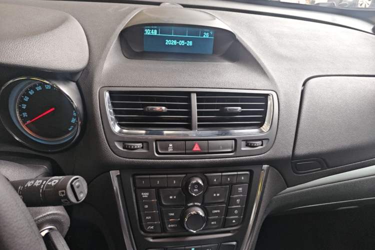 Used Buick Encore 2015 1.4T Automatic Two-Wheel Drive Urban Elite Version Audio And AC Panel