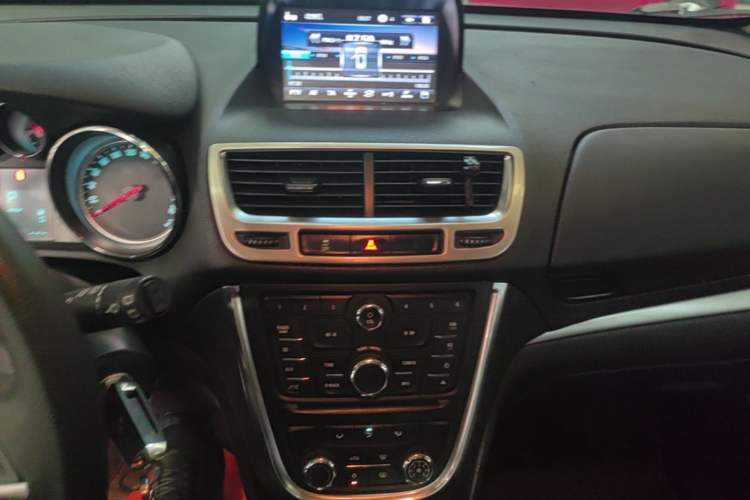 Used Buick Encore 2015 1.4T Automatic Two-Wheel Drive Urban Elite Version Audio And AC Panel