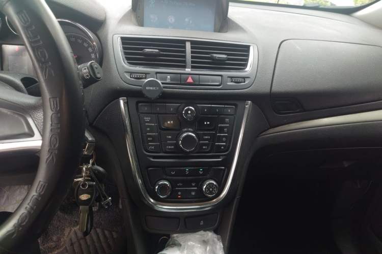Used Buick Encore 2015 1.4T Manual Two-Wheel Drive Urban Advanced Model Audio And AC Panel