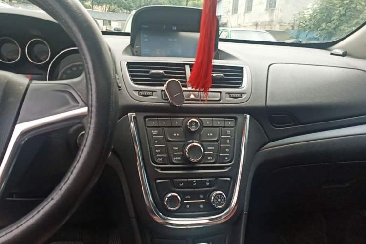 Used Buick Encore 2015 1.4T Automatic Two-Wheel Drive Urban Elite Version Audio And AC Panel