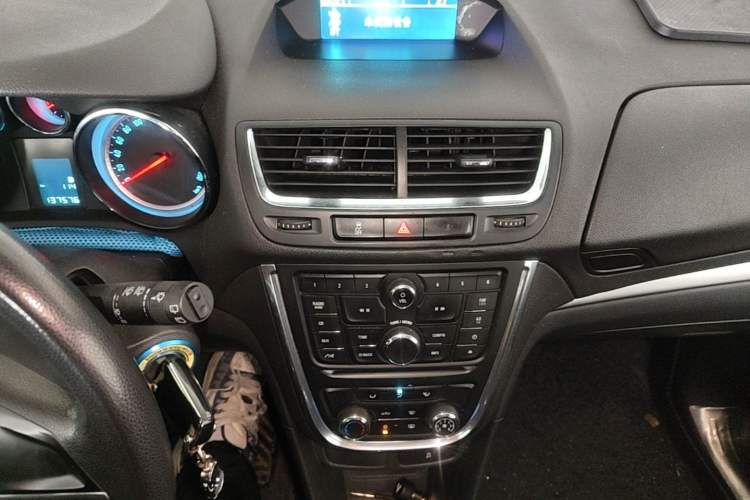 Used Buick Encore 2015 1.4T Manual Two-Wheel Drive Urban Advanced Model Audio And AC Panel