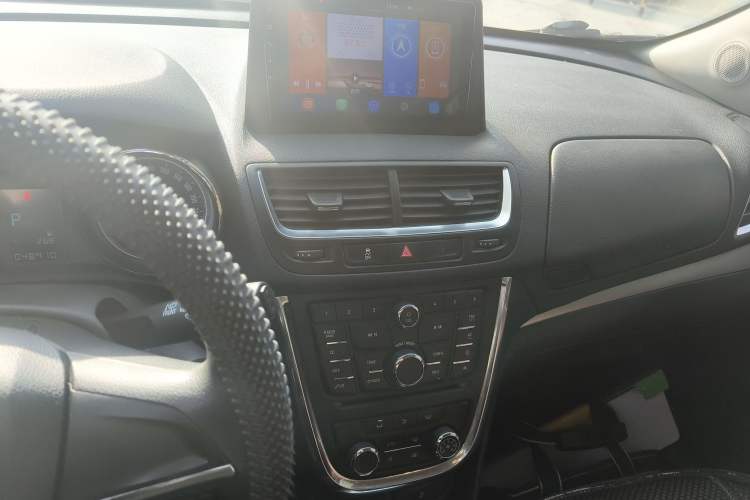 Used Buick Encore 2015 1.4T Automatic Two-Wheel Drive Urban Elite Version Audio And AC Panel