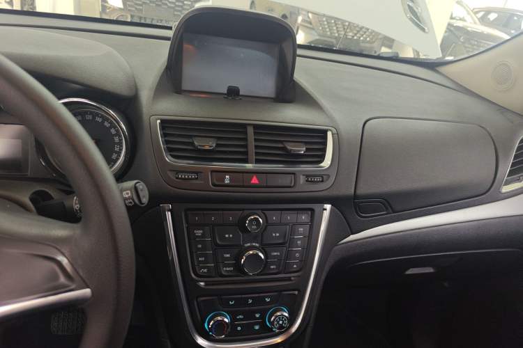 Used Buick Encore 2015 1.4T Automatic Two-Wheel Drive Urban Elite Version Audio And AC Panel