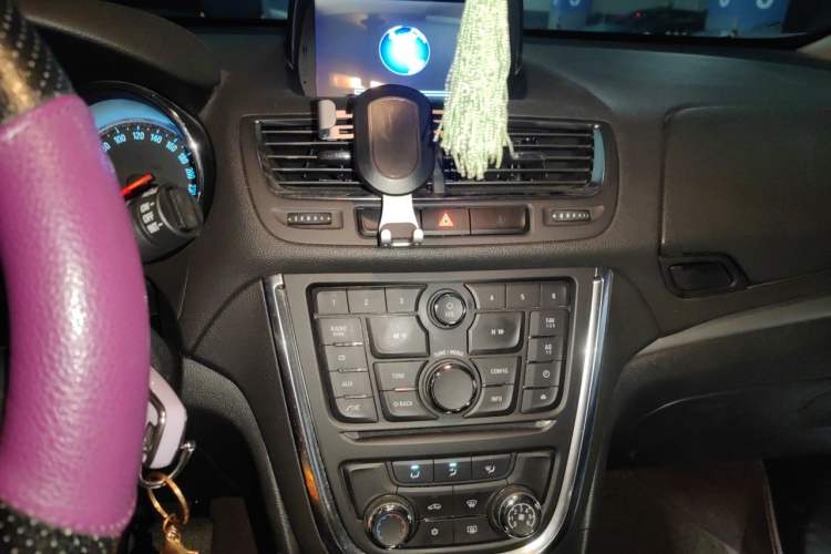 Used Buick Encore 2015 1.4T Automatic Two-Wheel Drive Urban Elite Version Audio And AC Panel